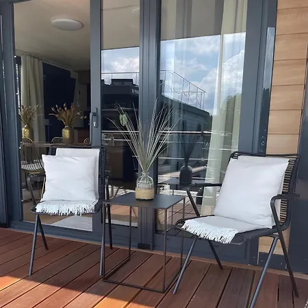 Stilvolles Hausboot Enjoy Woma D13 * Fürstenberg-Havel