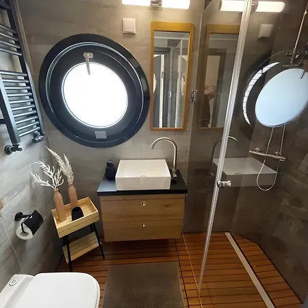 Stilvolles Hausboot Enjoy Woma D13 Bateau-hôtel Fürstenberg-Havel