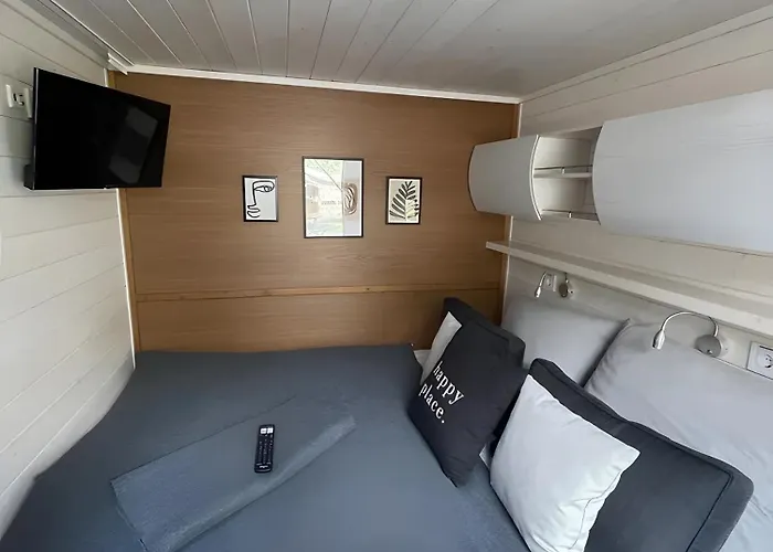 Stilvolles Hausboot Enjoy Woma D13 Fürstenberg-Havel