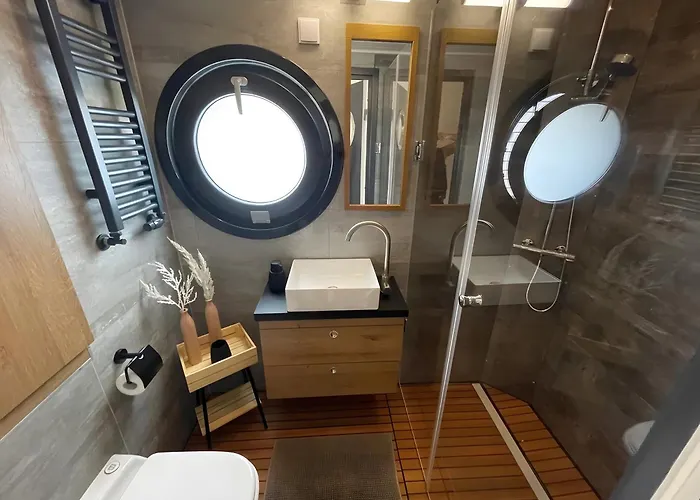 Stilvolles Hausboot Enjoy Woma D13 بوتيل